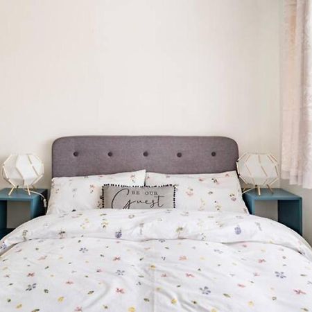 Luton Airport House In Quiet And A Very Pleasant Area, Near London Luton Airport Luton (Bedfordshire) Eksteriør bilde