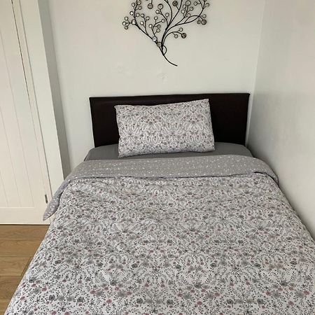 Luton Airport House In Quiet And A Very Pleasant Area, Near London Luton Airport Luton (Bedfordshire) Eksteriør bilde