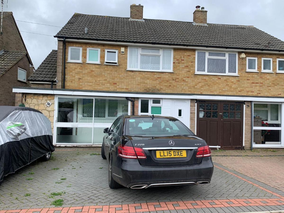 Beaconsfield 4 Bedroom House In Quiet And A Very Pleasant Area, Near London Luton Airport With Free Parking, Fast Wifi, Smart Tv Eksteriør bilde