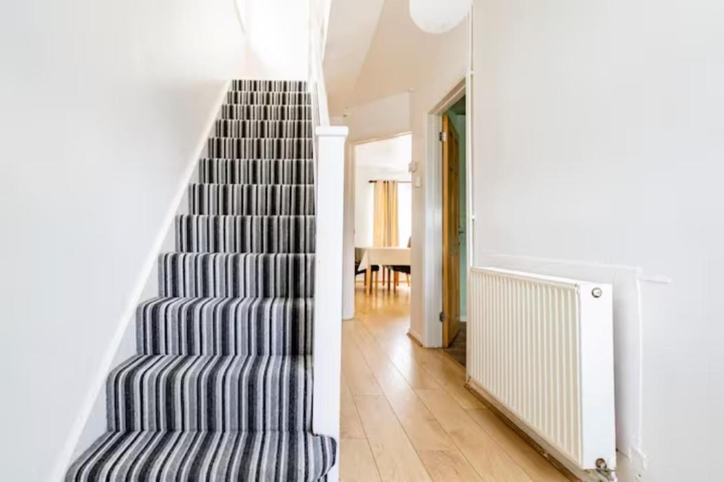 Luton Airport House In Quiet And A Very Pleasant Area, Near London Luton Airport Luton (Bedfordshire) Eksteriør bilde