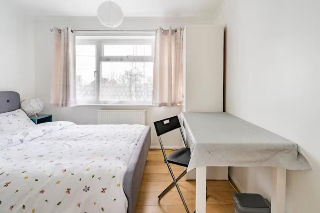 Luton Airport House In Quiet And A Very Pleasant Area, Near London Luton Airport Luton (Bedfordshire) Eksteriør bilde