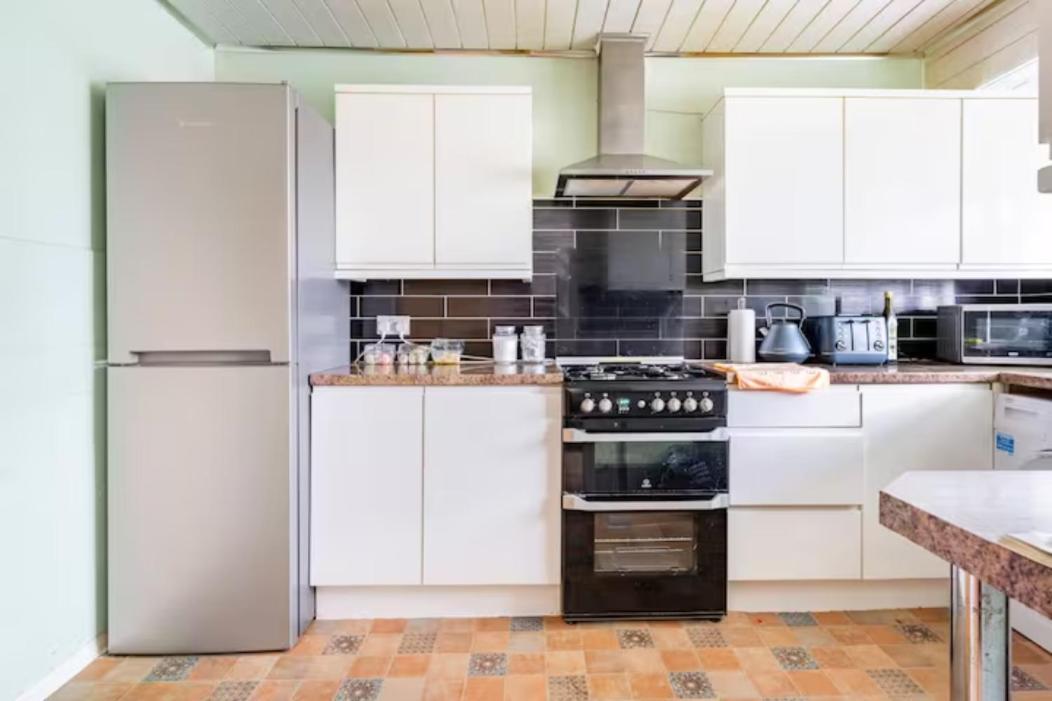 Luton Airport House In Quiet And A Very Pleasant Area, Near London Luton Airport Luton (Bedfordshire) Eksteriør bilde