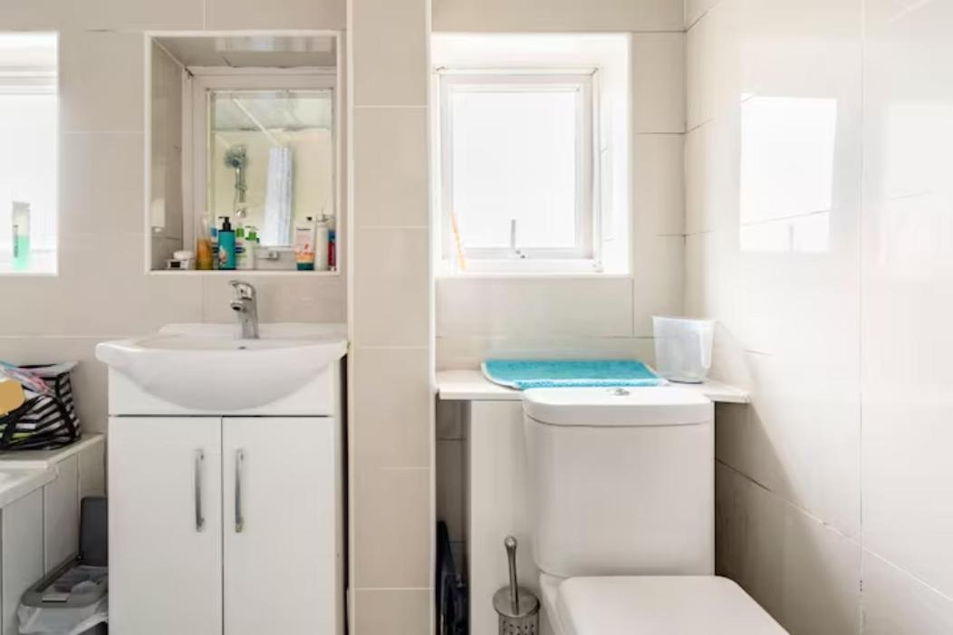 Luton Airport House In Quiet And A Very Pleasant Area, Near London Luton Airport Luton (Bedfordshire) Eksteriør bilde