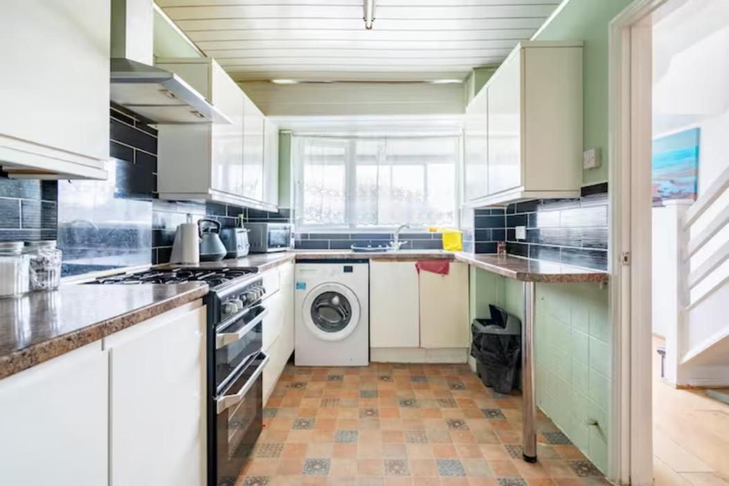 Luton Airport House In Quiet And A Very Pleasant Area, Near London Luton Airport Luton (Bedfordshire) Eksteriør bilde