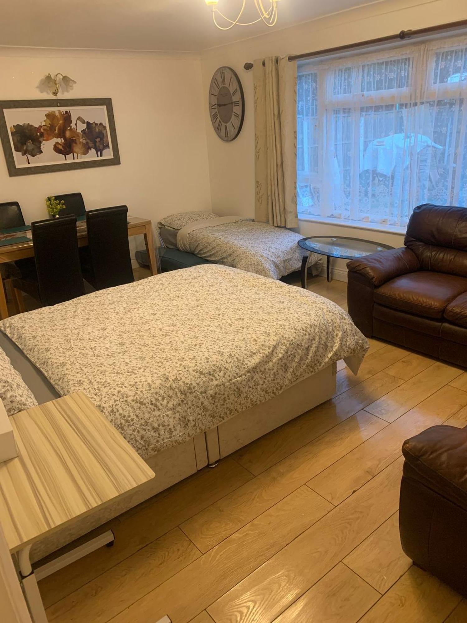 Luton Airport House In Quiet And A Very Pleasant Area, Near London Luton Airport Luton (Bedfordshire) Rom bilde