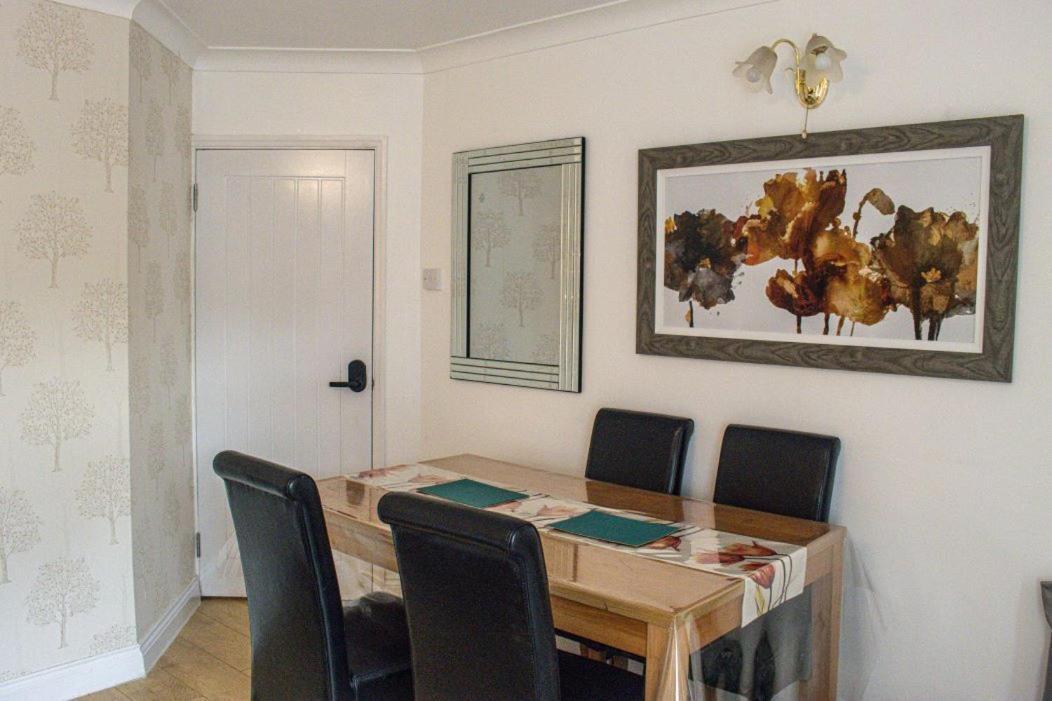 Luton Airport House In Quiet And A Very Pleasant Area, Near London Luton Airport Luton (Bedfordshire) Eksteriør bilde