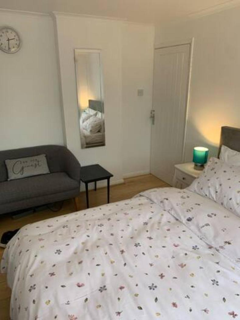 Luton Airport House In Quiet And A Very Pleasant Area, Near London Luton Airport Luton (Bedfordshire) Eksteriør bilde